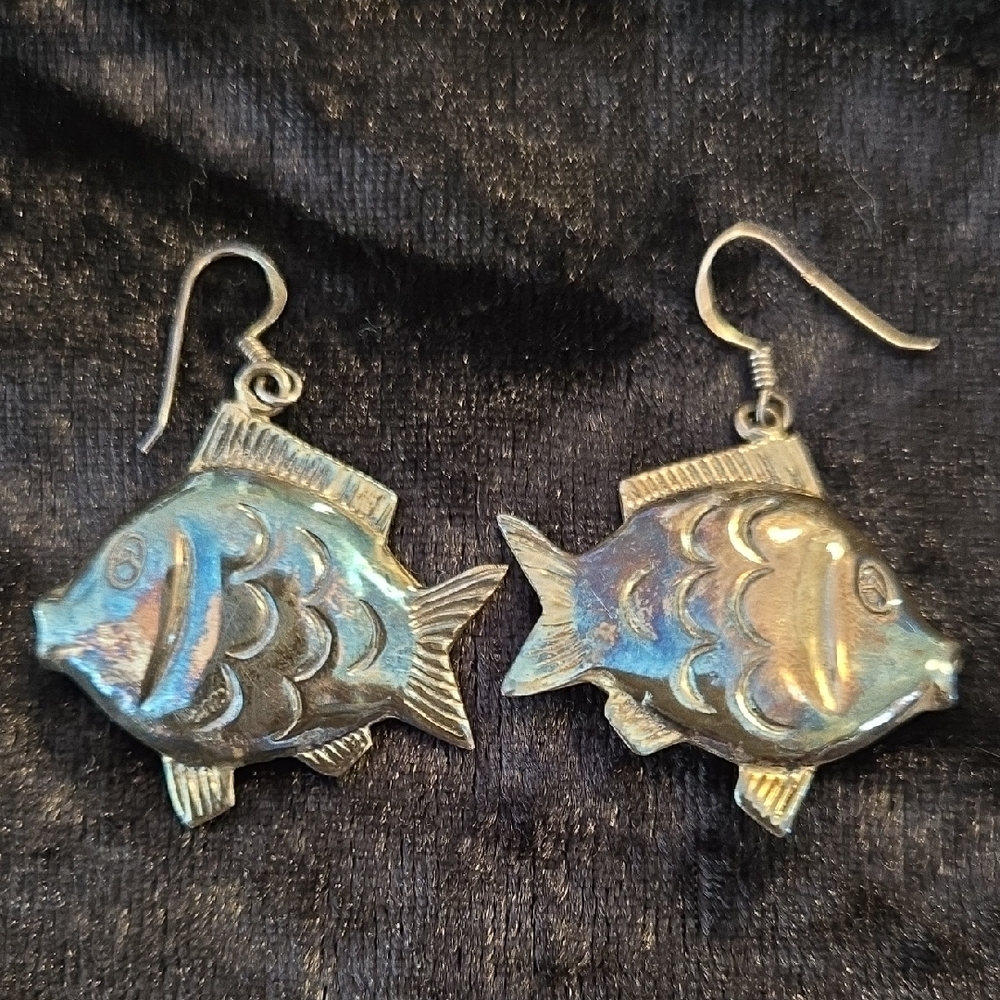Source Unknown Silver 3-Dimensional Fish Earrings - image 2